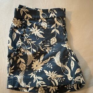 Loft size 0 shorts, side zip, ruffle detail pockets